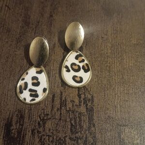 Gold Animal Print Earrimgs